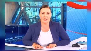 Под Екатериной Андреевой сломался стул в прямом эфире