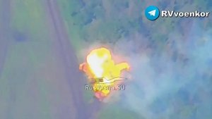 🇷🇺🔥🇺🇦⚡Враг активизировался у Купянска: армия России сжигает технику ВСУ