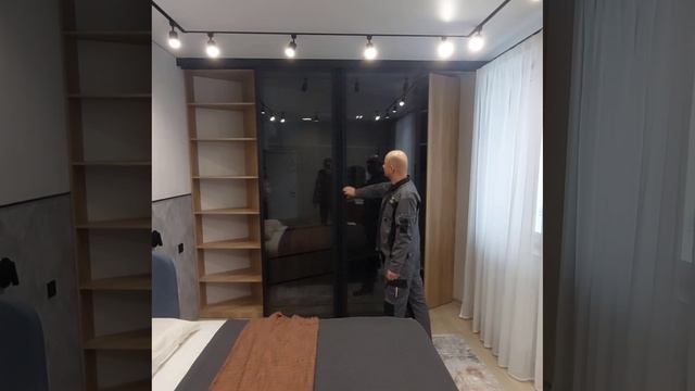 Перегородка раздвижная в стиле лофт с синхронным открыванием дверей
