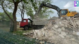 В Керчи сносят аварийный дом