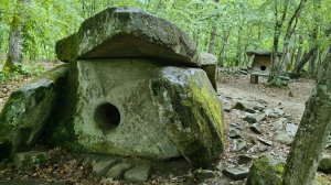 Деревня дольменов недалеко от Геленджика. Пшада. Май 2025