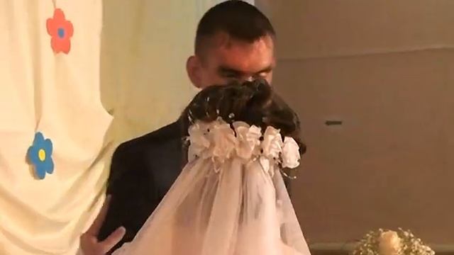 Букет из белых роз - Свадьба Рафик и Альбина 24 апреля 201 смотреть онлайн