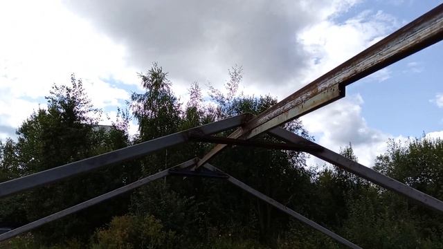 Сварные работы окончены, теперь крепление кровли. смотреть онлайн