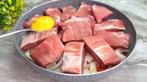 Все гости просят этот рецепт мяса🤤вместо надоевшего шашлыка! Свиные ребра тают во рту, вкусный