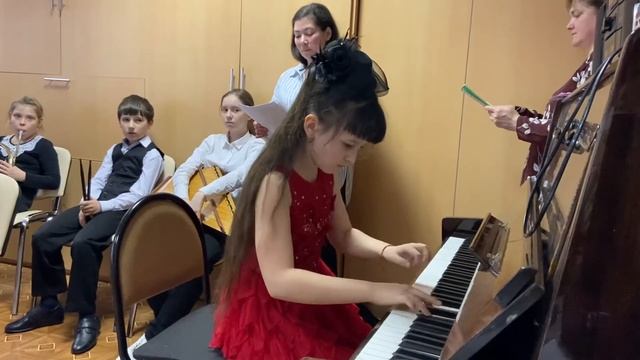 «У гномов», П. Цильхер, фортепьяно Мария Кузнецова (9 лет)