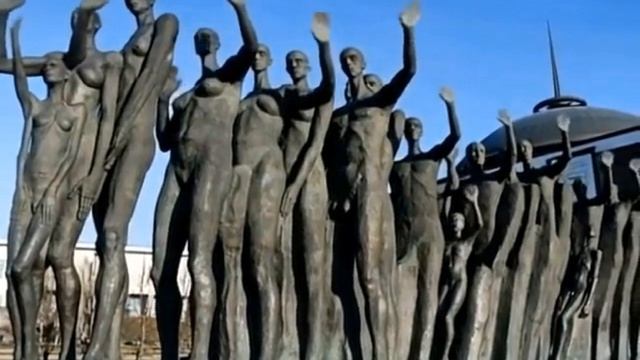 Трагедия народов, мемориал, посвящённый жертвам фашистского геноцида, установленный в парке Москвы