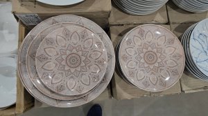 В огромном магазине низких цен Маяк, товаров выше крыши! Тут есть всё! Мебель, постельное, трикотаж.