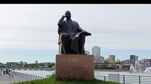 Река Миасс в Челябинске. Часть набережной. Памятник С.Прокофьеву.