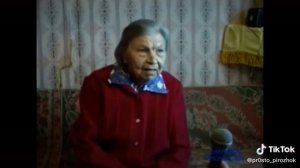 Мем бабка сидит и молчит оригинал