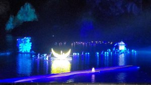 Фрагмент шоу "Импрессия на воде" в китайском городе Яншо