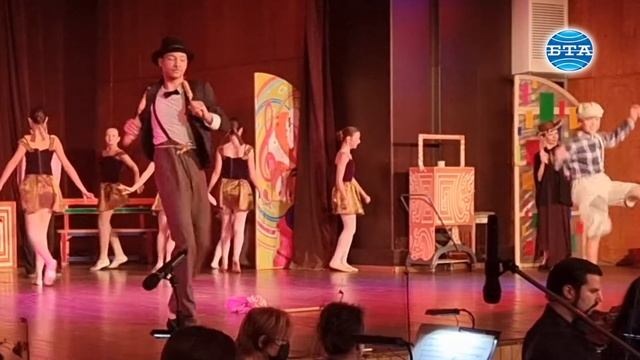 „Грамофонът“ разказва приказка в танци и музика на плевенските деца смотреть онлайн