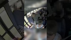 Автобус протащил ребенка 300 метров