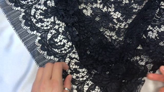 ф2890 Темно-синее кружево с ирисами и гребешками по борд смотреть онлайн