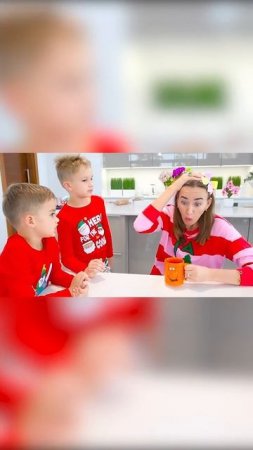Влад и Никита Влад и Ники радуются Рождеству