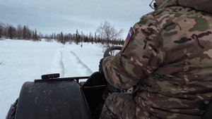 Пробиваюсь по снегу на вездеходе Литл.