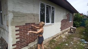 Отделка дома панелями АМК, финальная работа снятие пленки с сайдинга.