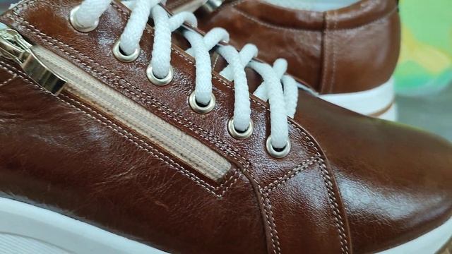 Яркие, женские кроссовки 41,42,43 размера из натуральной ? смотреть онлайн