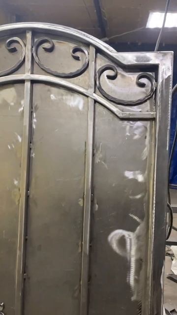 Калитка с кованными элементами #калитка #ковка #стройка смотреть онлайн