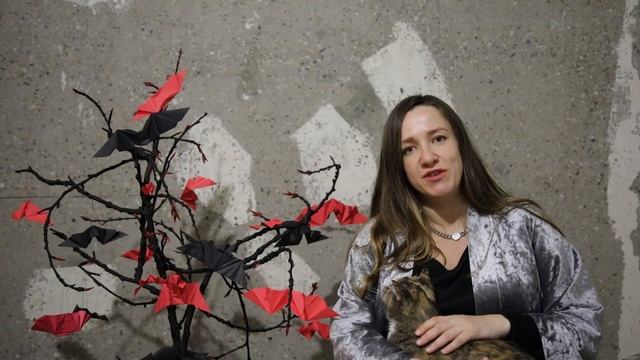 Декор для витрины магазина концептуальной одежды на Х
