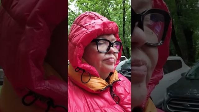Серо на улице и мокро
Мигрень достала, но мне нельзя болеть