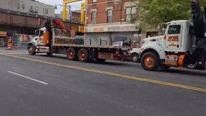 Ждут погрузки "американцы" с #КМУ в Нью-Йорке. #манипулятор #бетон