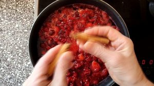 Для тех, кто следит за своей фигурой: варенье на подсластителе из замороженной ягоды