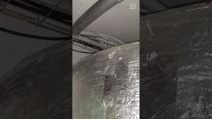 Заземление кабельных лотков в подвале #электрик #элек?