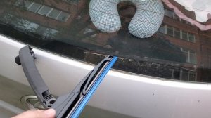 Хюндай Ай20 (Hyundai i20) первое поколение, пробег 62500 км. Замена резинки заднего дворника.