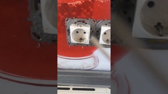 Как помыть розетки и выключатели. Только для девочек! смотреть онлайн