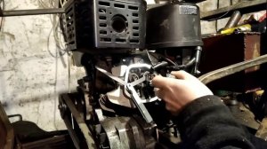 Регулировка клапанов на минитракторе.