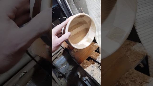 Глубокая чаша из дерева, на самодельном токарном стан? смотреть онлайн