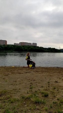 РОС Элис - фризби на рассвете на воде