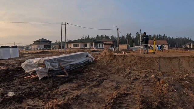 Подготовка песчаной подушки под фундамент. 2 серия.