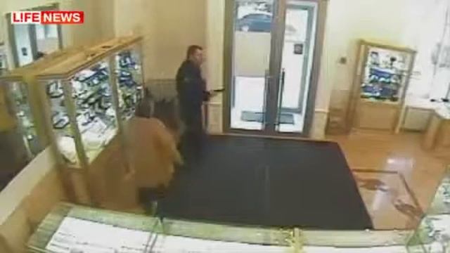 Охранник Задержал В Одиночку грабителей в ювелирном