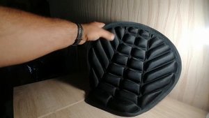 Подушка на сиденье мотоцикла