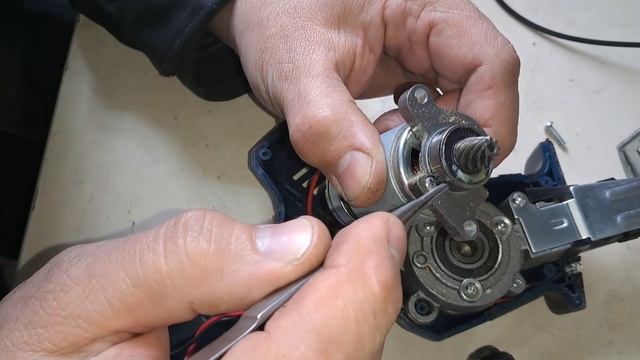 Аккумуляторная сабельная пила Bosch(Китай) GSA 18 V-LI не раб? смотреть онлайн