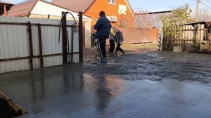 Заливаем участок бетоном. Работа без бетононасоса. Шл?