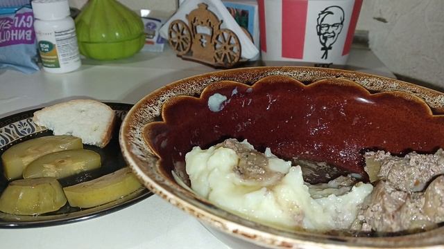 МУКБАНГ УЖИН. КАРТОФЕЛЬНОЕ ПЮРЕ С ГОВЯЖЬЕЙ ПЕЧЁНКОЙ / ? смотреть онлайн