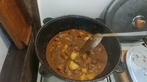 Печень говяжья тушёная с картофелем.