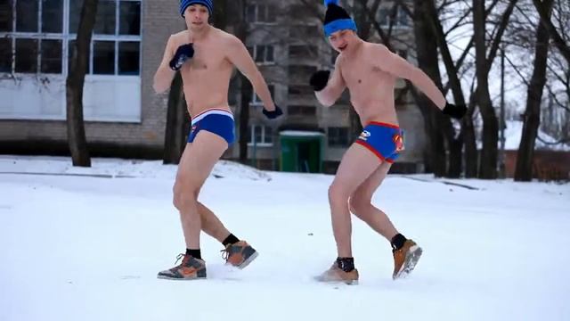 ПОСЛЕДНИЕ НОВОСТИ Snow Dancers  Парни в плавках танцуют хип хоп смотреть онлайн