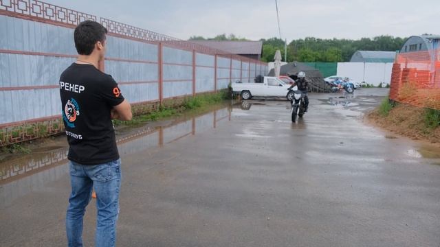 КАК ПРАВИЛЬНО ПАДАТЬ С МОТОЦИКЛА? | РАЗБОР СКОЛЬЗЯЧКИ ? смотреть онлайн