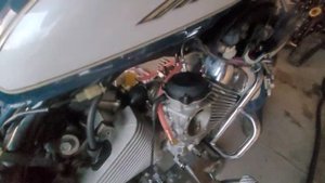Yamaha Virago 535 моно карб от Harley.  Проблема стреляет в карбюратор...