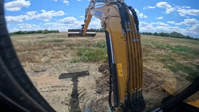 Работа планировочным ковшом. Мини экскаватор XCMG EX55U смотреть онлайн