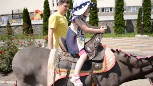 Катаемся на ослике. Маленькая "кавказская пленница"!