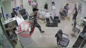 В Нижневартовске мужчина избил бывшую жену битой в салоне красоты