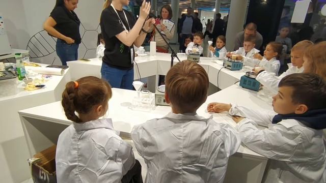 Экспоцентр в Москве научная деятельность Насти на выставке наука и дети смотреть онлайн