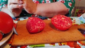 Томат Толстые щечки .