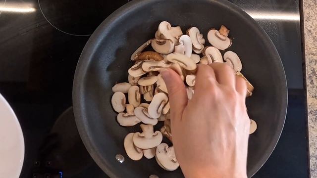 Куриная грудка с грибами в сливочном соусе – ресторан смотреть онлайн