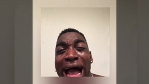 негр плачет под песню обэмэ