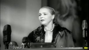 Вот стою я перед вами, простая русская баба...